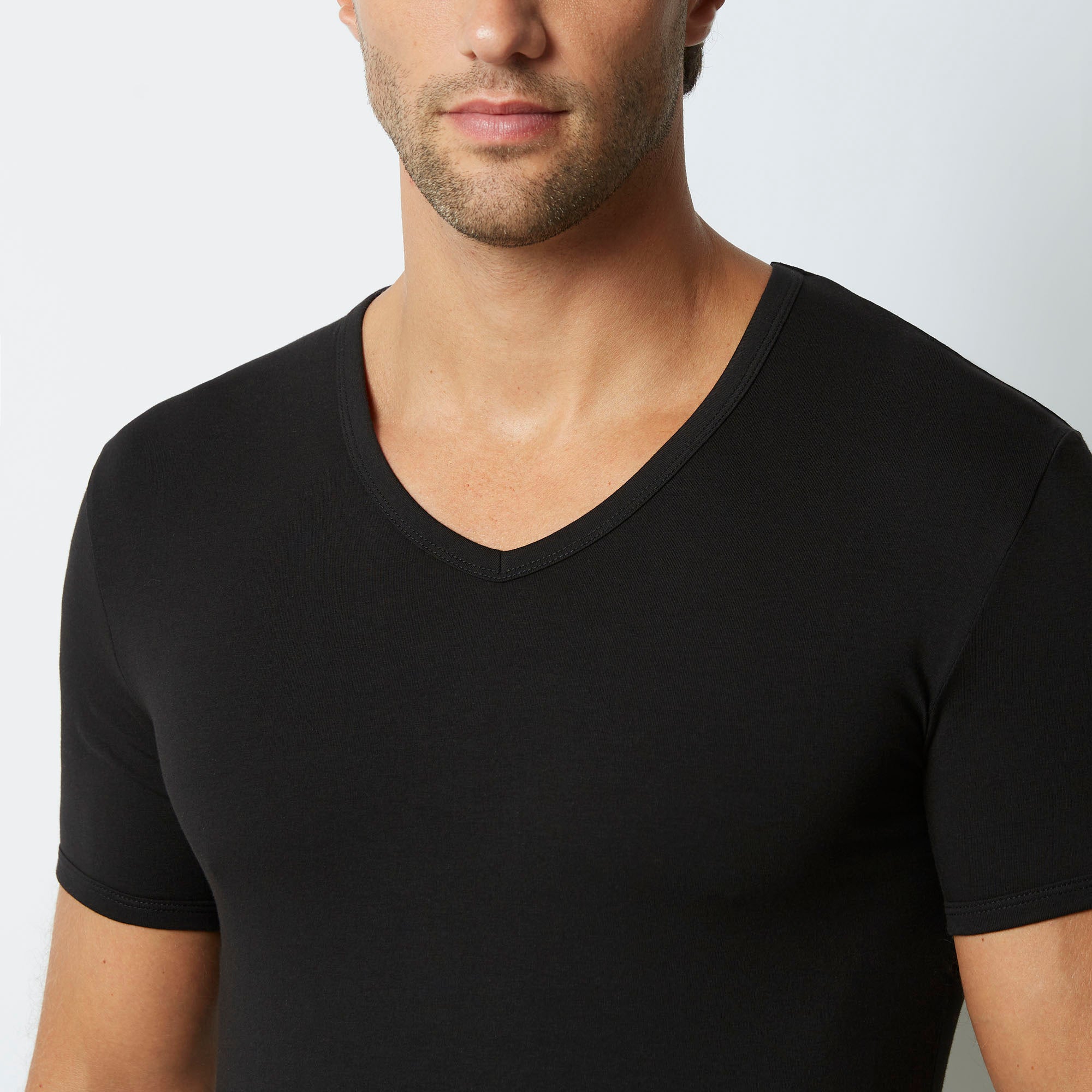 Men's V-neck sweater in cotton New Simply Black | Yamamay